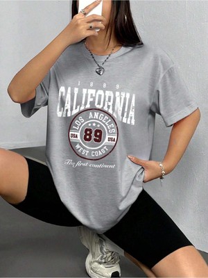 Fabberje Göğüs California Baskılı Oversize Salaş Kadın T-Shirt