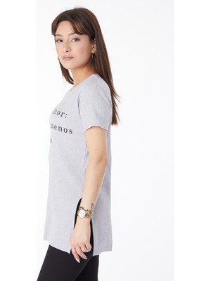 Tofisa Düz Bisiklet Yaka Kadın Gri Baskılı Yırtmaçlı T-Shirt - 24792