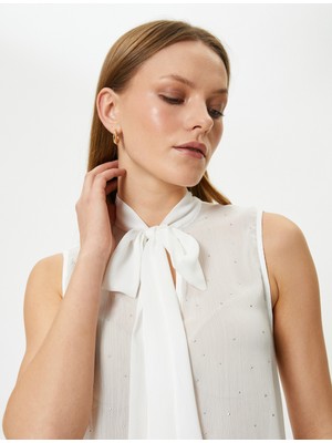 Koton Fular Yaka Bluz Pencere Detaylı Kolsuz Taş Baskılı