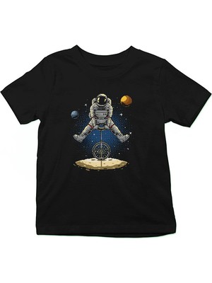 Darkhane Tek Tekerlekli Bisiklet Kullanan Astronot Siyah Unisex Çocuk Tişört T-Shirt