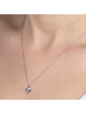 Gumush Swarovski Taşlı Gümüş Dörtgen Bayan Kolye