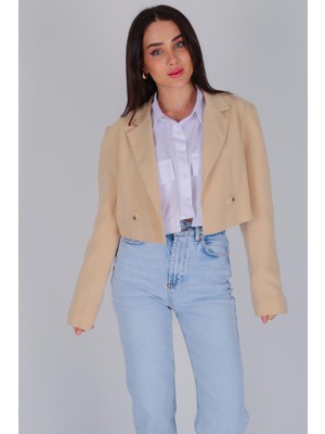 Facette Kadın Bej Düğmeli Crop Blazer Ceket