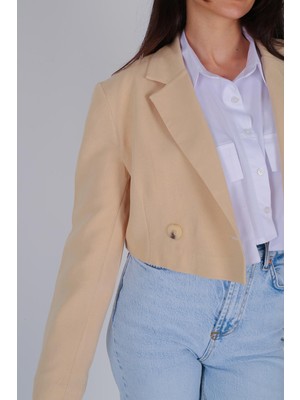 Facette Kadın Bej Düğmeli Crop Blazer Ceket