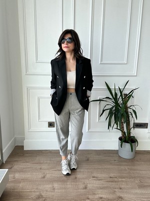 Arzu Emiroğlu Siyah Blazer Ceket