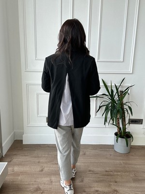 Arzu Emiroğlu Siyah Blazer Ceket