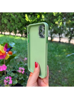 Bumudur Aksesuar iPhone 12 Yeşil Metal Kamera Korumalı Silikon Kılıf