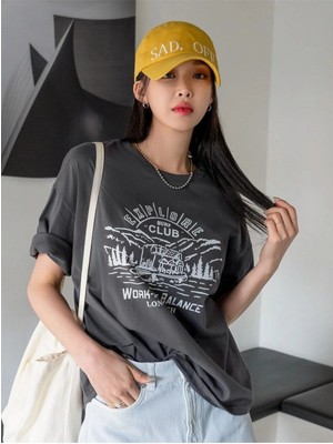 Trendseninle Kadın Koyu Gri Explore Baskılı Oversize Bisiklet Yaka T-Shirt