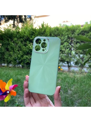 Bumudur Aksesuar iPhone 13 Pro Yeşil Prizma Desenli Cam Görünümlü Kılıf