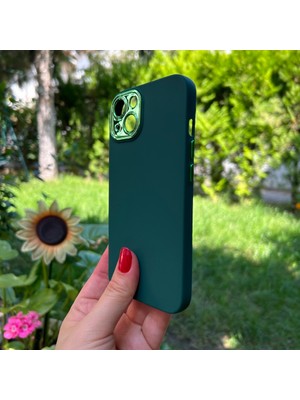 Bumudur Aksesuar iPhone 13 Koyu Yeşil Metal Kamera Korumalı Silikon Kılıf