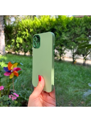 Bumudur Aksesuar iPhone 11 Yeşil Metal Kamera Korumalı Silikon Kılıf