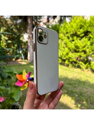 Bumudur Aksesuar Apple iPhone 12 Bakır Detaylı Beyaz Parlak Silikon Kılıf