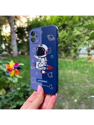 Bumudur Aksesuar Apple iPhone 11 Aydaki Astronot Lacivert Silikon Kılıf
