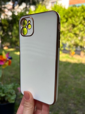 Bumudur Aksesuar Apple iPhone 11 Bakır Detaylı Beyaz Parlak Silikon Kılıf