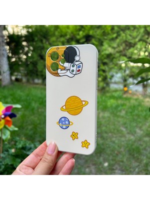 Bumudur Aksesuar Apple iPhone 12 Aydaki Astronot Krem Silikon Kılıf