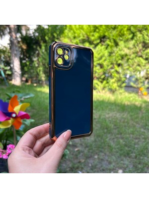 Bumudur Aksesuar Apple iPhone 11 Kamera Korumalı Altın Renkli Lacivert Silikon Kılıf