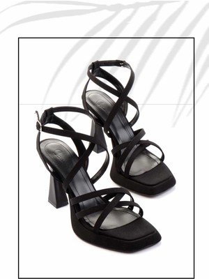 Bambi Mat Siyah Saten   Kadın Klasik Topuklu Ayakkabı K05215164438