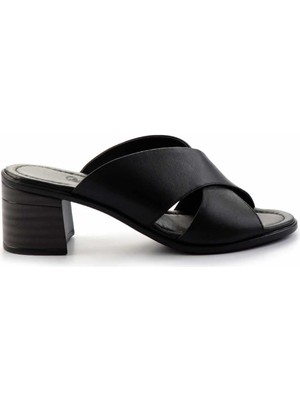 Siyah Hakiki Deri Kadın Terlik K04290023403