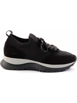 Bambi Siyah Süet Hakiki Deri Kadın Sneaker K01673120002