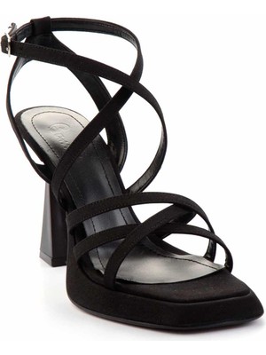 Bambi Mat Siyah Saten   Kadın Klasik Topuklu Ayakkabı K05215164438