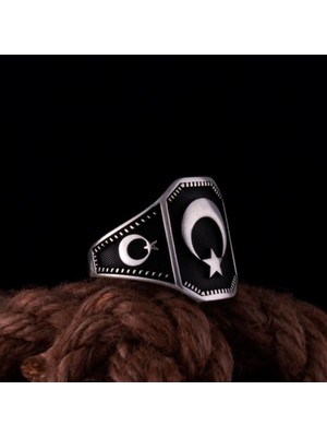 Vogutima Erkek Gümüş Yüzük Ayyıldız ve Hz Ali Kılıcı Işlemeli Siyah Oniks Taşlı Erkek Gümüş Yüzük
