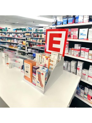 Decorelax Tezgahönü Eczane Logolu Masaüstü Stand - 25CM, 2 Katlı, Beyaz Renk