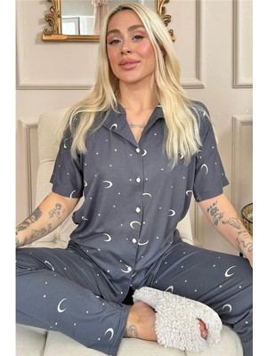 Pijama Evi Antrasit Moon Star Desenli Bambu Önden Düğmeli Kısa Kol Pijama Takımı