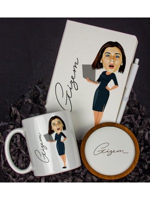 Ejoya Kişiye Özel Karikatür Tasarım Defter Kalem Kupa ve Bardak Altlığı Hediye Seti 96316