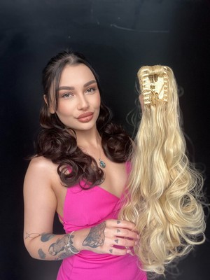 Suzan Peruk Mandallı Postik Toka At Kuyruğu 55 cm Dalgalı Fönlenebilir Koyu Sarı