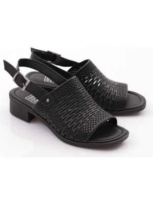 Dgn 015 Kadin Arkadan Bağlamali Sandalet