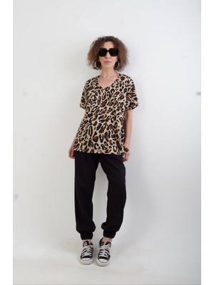 Zelish My Sister V Yaka Leopar Desenli Oversize Tshirt