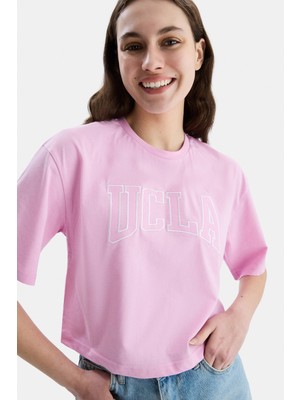Ucla Helena Pembe Bisiklet Yaka Oversize Crop Nakışlı Oversize Kadın Tshirt
