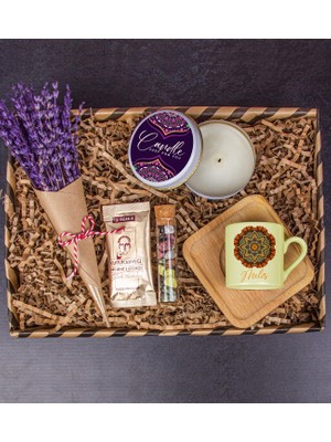 Ejoya Kişiye Özel Türk Kahvesi Fincanı & Drajeler & Mum & Lavanta Buketi Hediye Kutusu 111723