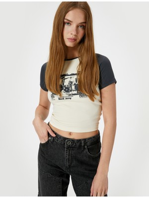 Koton Renk Bloklu Baskılı Crop Tişört Bisiklet Yaka Slim Fit Ribanalı