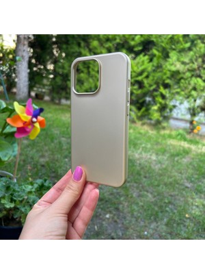 Bumudur Aksesuar iPhone 13 Pro Gold Yumuşak Silikon Kılıf