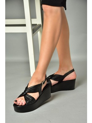 Fox Shoes P555750803 Siyah Deri Comfort Ortopedik Taban Dolgu Topuklu Ayakkabı