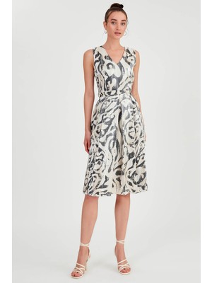 Vitrin Beli Kuşaklı Parlak Saten Desenli Elbise