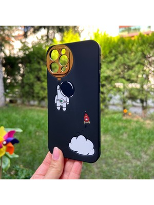 iPhone 12 Pro Max Aydaki Astronot Siyah Silikon Kılıf