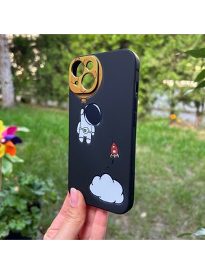 iPhone 14 Aydaki Astronot Siyah Silikon Kılıf