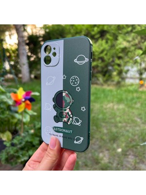 iPhone 11 Aydaki Astronot Yeşil Silikon Kılıf