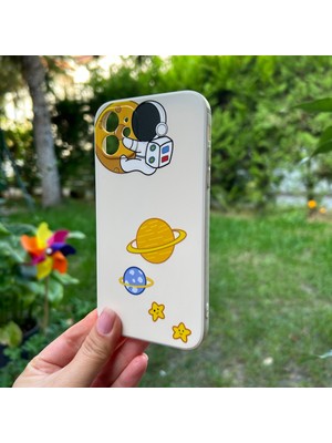 Bumudur Aksesuar iPhone 11 Aydaki Astronot Krem Silikon Kılıf