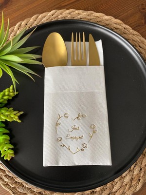 Kidspartim Gold Yaldızlı Beyaz Kalp Çelenk Just Engaged Cepli Peçete 12 Adet 40x40