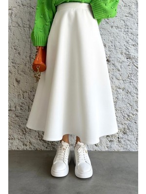 BAV Butik Ayvitrin Arkası Fermuarlı Scuba Kloş Etek Beyaz