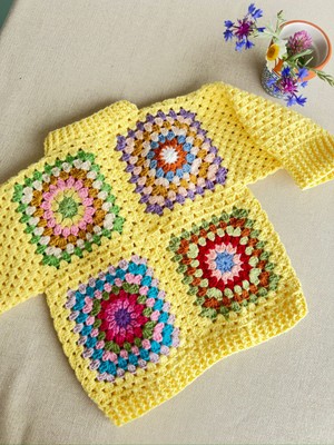 Dafne Dükkan El Örgüsü Motifli Bebek Hırkası Sarı Kroşe Hırka Crochet Granny Square Cardigan