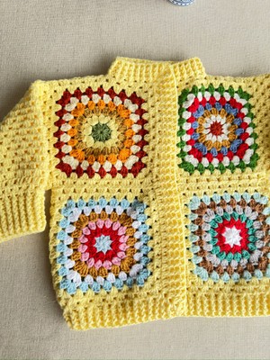 Dafne Dükkan El Örgüsü Motifli Bebek Hırkası Sarı Kroşe Hırka Crochet Granny Square Cardigan