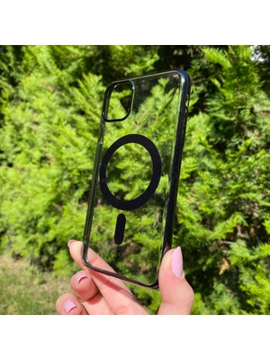 Bumudur Aksesuar iPhone 11 Siyah Parlak Kenarlı Magsafe Kılıf
