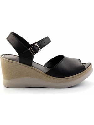 Bambi Siyah Hakiki Deri Kadın Dolgu Topuklu Ayakkabı K05281018303