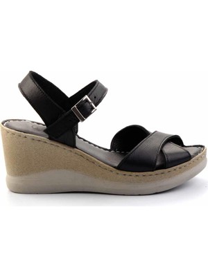 Bambi Siyah Hakiki Deri Kadın Dolgu Topuklu Ayakkabı K05281018403