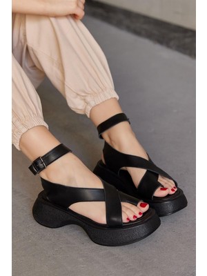 Nilufarr Monika Siyah Hakiki Deri Kadın Sandalet