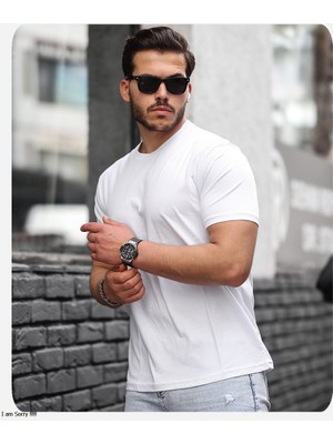 Pamuklu Sıfır Yaka T-Shırt