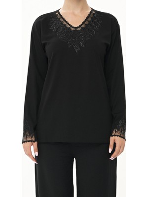 BURSPA Yaka ve Kol Ucu Tül Detaylı Taş Işlemeli Siyah Anne Penye Bluz